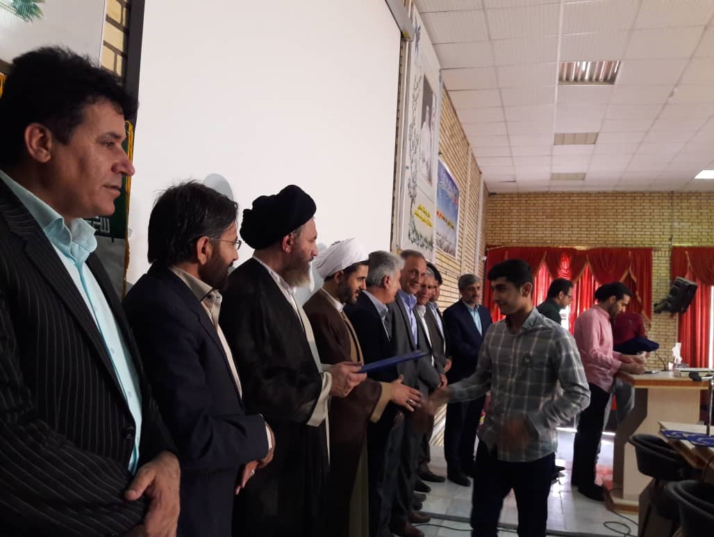 پانزدهمین همایش انجمن فرهیختگان با عنوان «دانش‌آموز امروز،کارآفرین فردا» در دهدشت برگزار شد/گزارش تصویری
